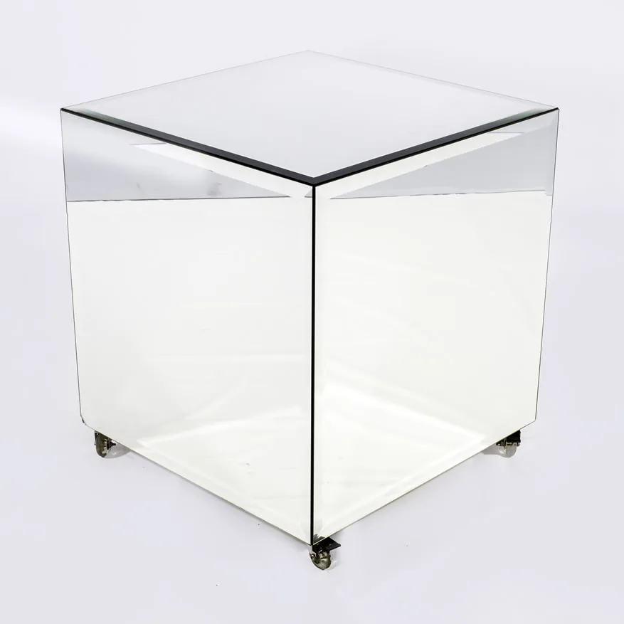 Mesa de apoio cubo espelhado
