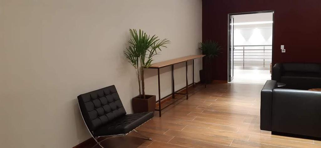 Poltrona de Couro Barcelona