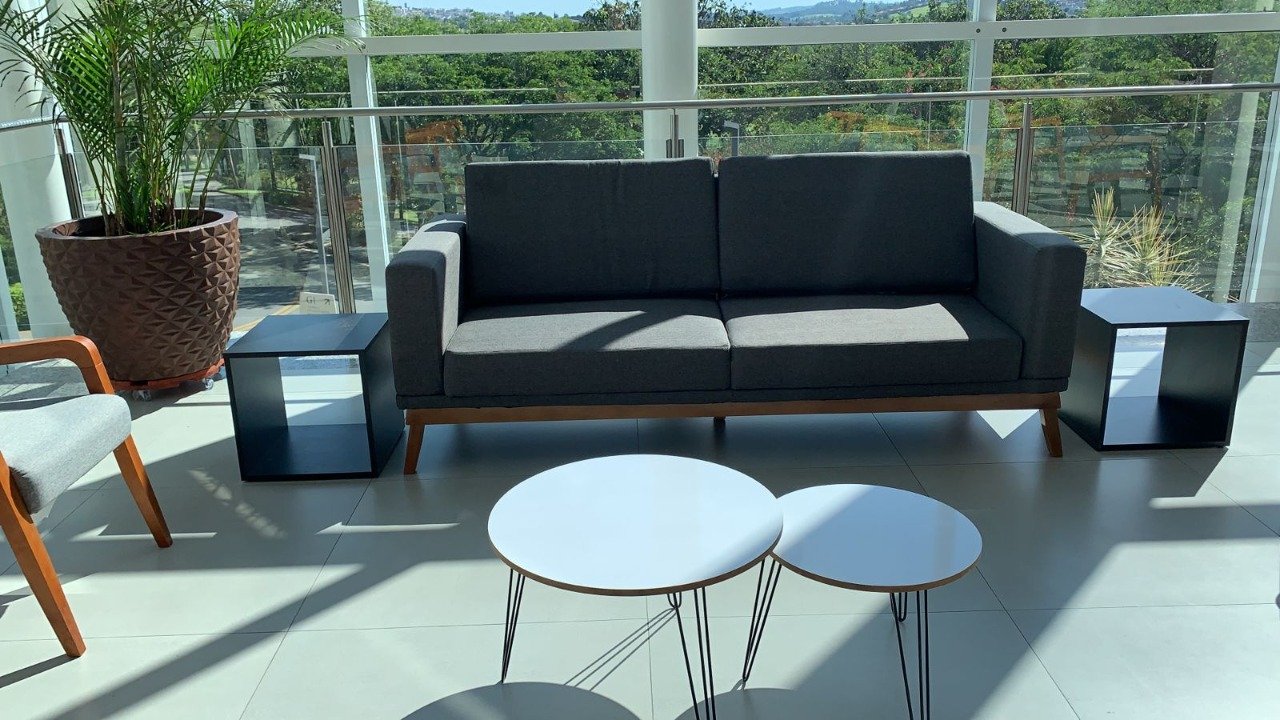 Lounge mobiliado com o sofá Matias - Rental Facility
