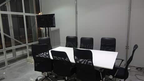 Mesa de Reunião e Cadeiras Executivas para Locação